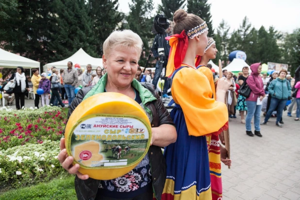 Праздник сыра. Барнаул, 18 августа 2017 года.