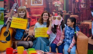 В парке спорта показали сериал "Друзья".