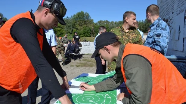 Соревнования полицейских по стрельбе.