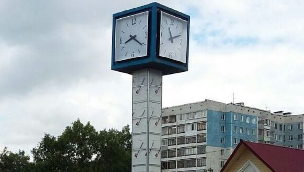 Часы на Малахова-Исакова.