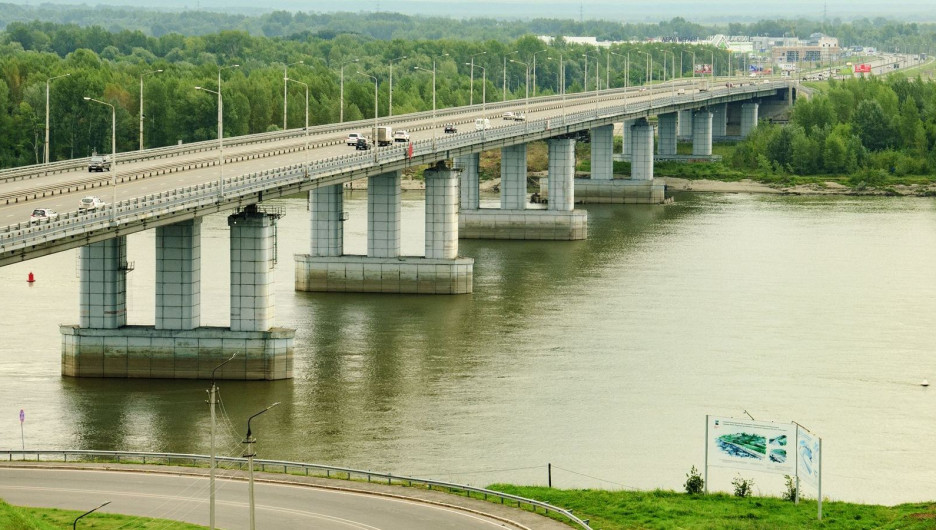 Жительница Барнаула спрыгнула с Нового моста в реку
