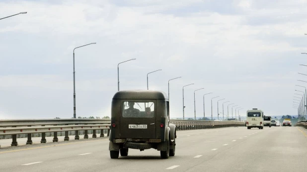 Автомобили в Барнауле.