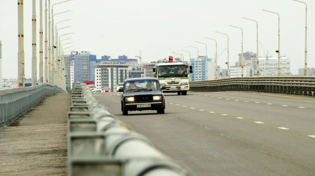 Автомобили в Барнауле.