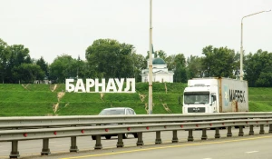 Автомобили в Барнауле. Грузовик.