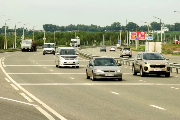 Автомобили в Барнауле.