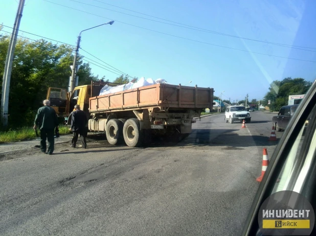 В Бийске врезались два КамАЗа. 25 августа 2017 года.