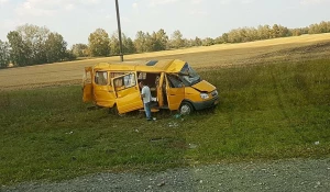 В Калманском районе грузовик врезался в пассажирскую "Газель". 25 августа 2017 года.