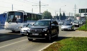 Автомобили в Барнауле.