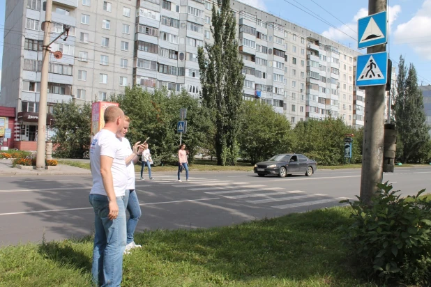 Проверка пешеходных переходов у школ.