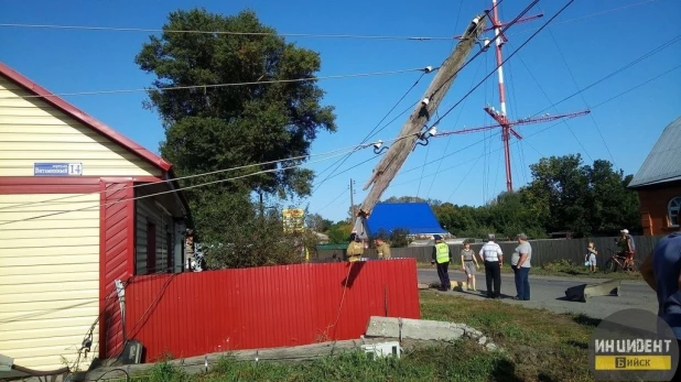 В Бийске автомобиль разорвало на части.