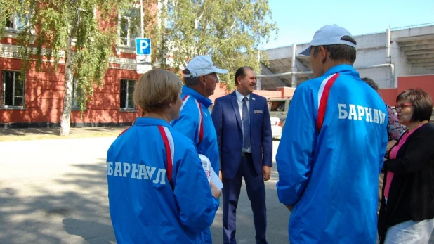 Сергей Завалихин "зарядил" барнаульских пенсионеров на победу.