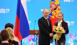 Орденом Дружбы награждена олимпийская чемпионка в фигурном катании Юлия Липницкая.