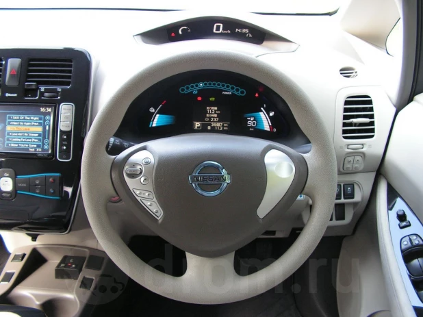 Электромобиль Nissan Leaf в Барнауле.