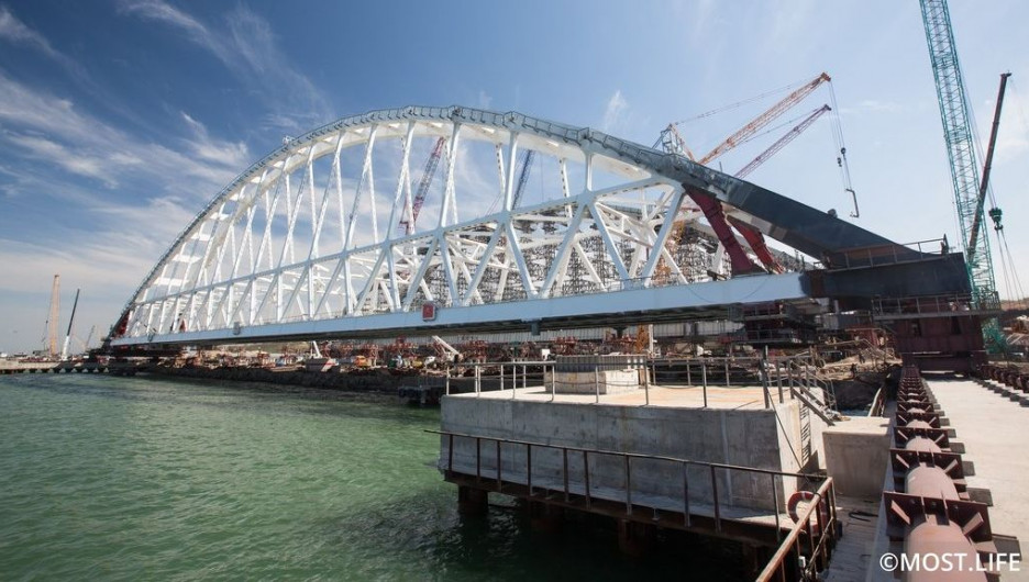 Строительство Крымского моста.