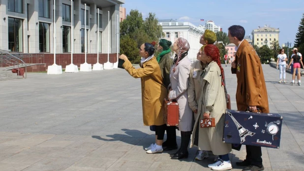 Куклы из "Сказки" заблудились в Барнауле.