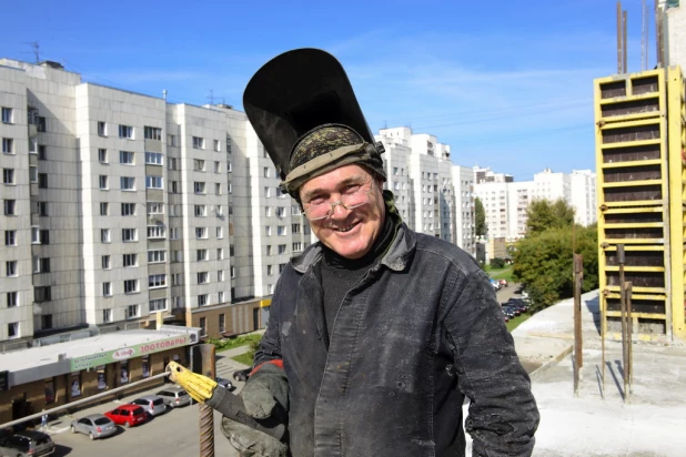 В Барнауле активно строится дом-жемчужина.