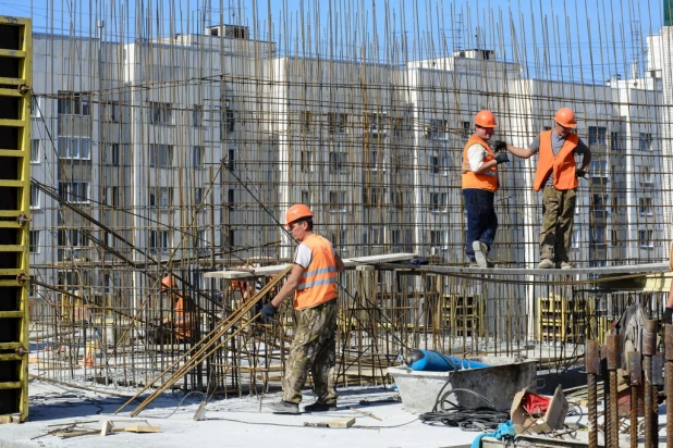 В Барнауле активно строится дом-жемчужина.