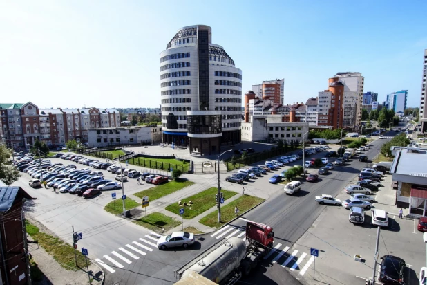 В Барнауле активно строится дом-жемчужина.