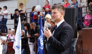 "Алтай-Кокс" поздравил первоклассников Заринска с началом учебного года.