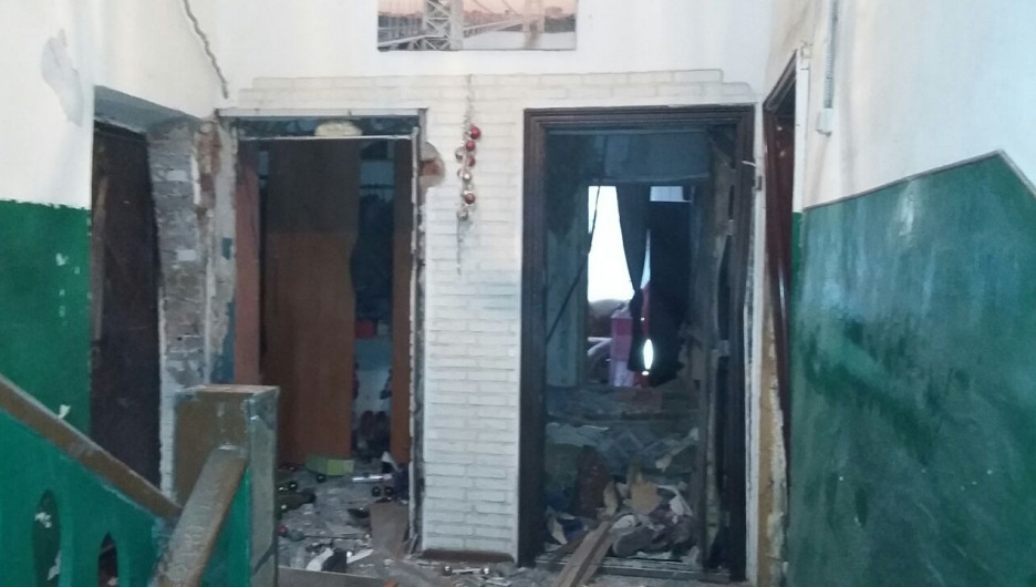 В Новосибирске в двухэтажном доме взорвался газовый баллон. 7 сентября 2017 года.