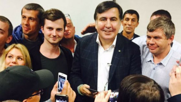 Михаил Саакашвили и его сторонники.