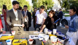 В Барнауле создали уникальный арт-объект на тротуарной плитке.