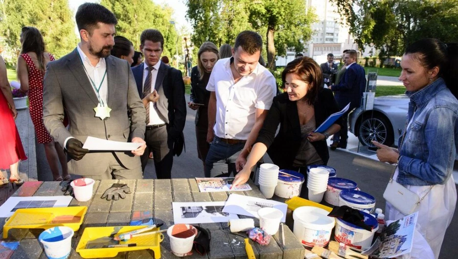 В Барнауле создали уникальный арт-объект на тротуарной плитке.