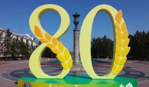 Праздничная стела ко Дню города.