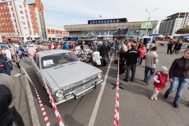 Выставка ретроавтомобилей. День города - 2017.