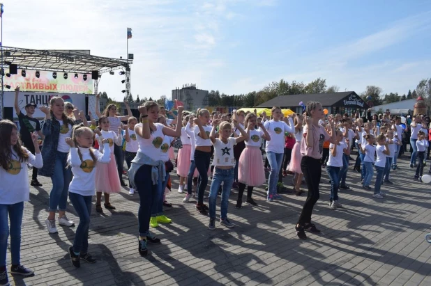 Фестиваль танцев в Барнауле.