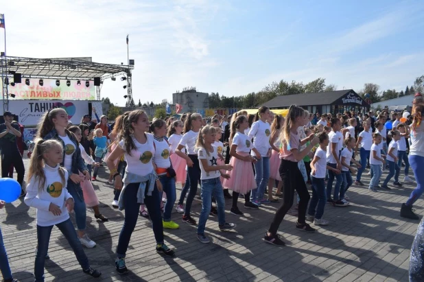 Фестиваль танцев в Барнауле.