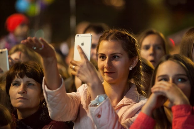 Группа "Корни" на площади Сахарова на Дне города-2017.