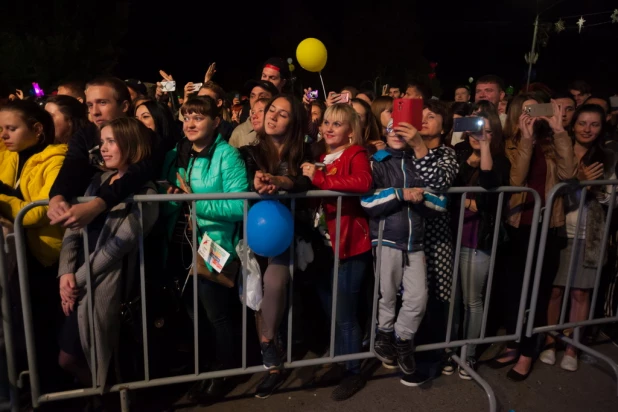 Группа "Корни" на площади Сахарова на Дне города-2017.