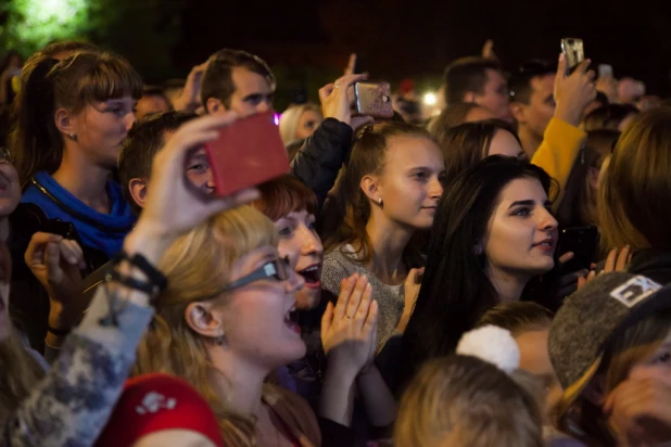 Группа "Корни" на площади Сахарова на Дне города-2017.