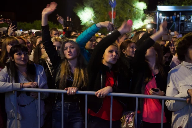 Группа "Корни" на площади Сахарова на Дне города-2017.