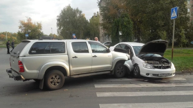 ДТП на улице Георгия Исакова. 18 сентября 2017 года.