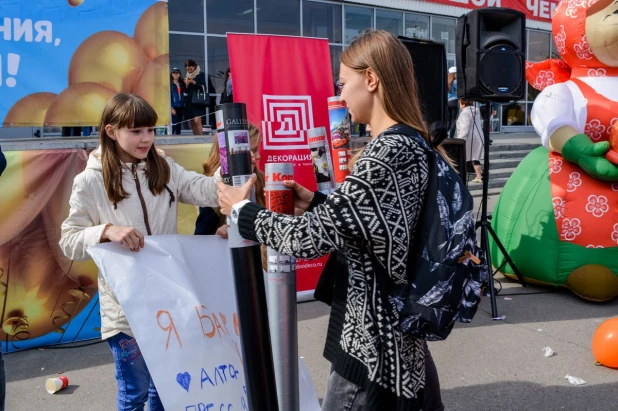 В честь Дня города и юбилея Алтайского края издательский дом "Алтапресс" организовал большой праздник.