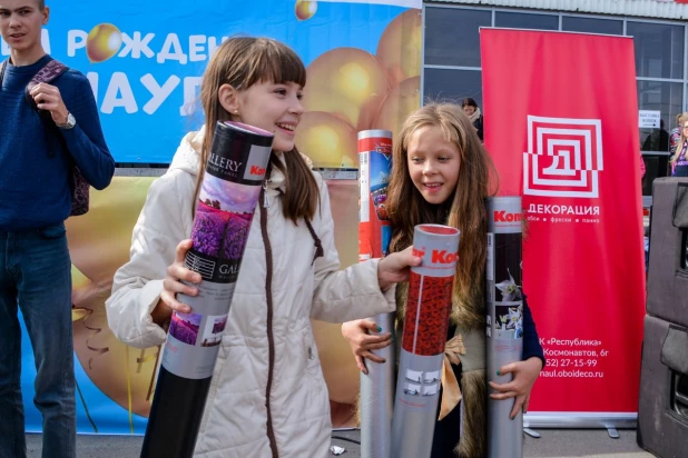 В честь Дня города и юбилея Алтайского края издательский дом "Алтапресс" организовал большой праздник.