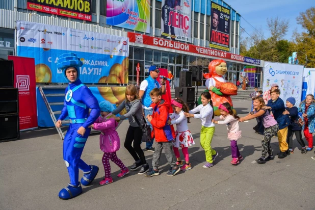 В честь Дня города и юбилея Алтайского края издательский дом "Алтапресс" организовал большой праздник.