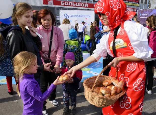 В честь Дня города и юбилея Алтайского края издательский дом "Алтапресс" организовал большой праздник.