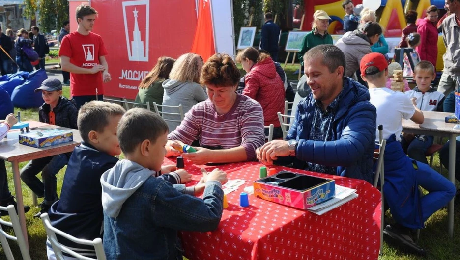 Большая городская игротека прошла на площади Сахарова.