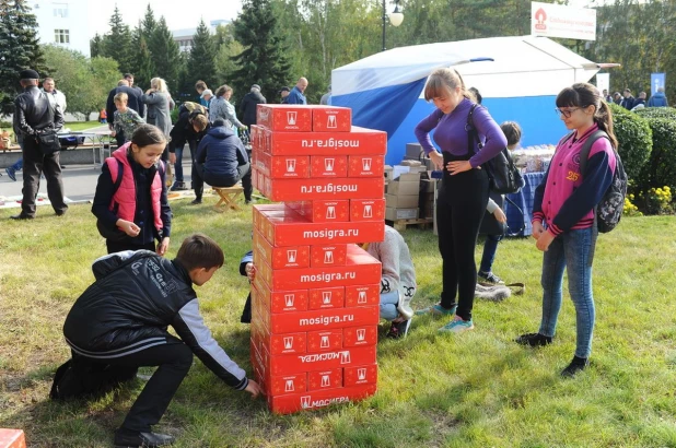 Большая городская игротека прошла на площади Сахарова.