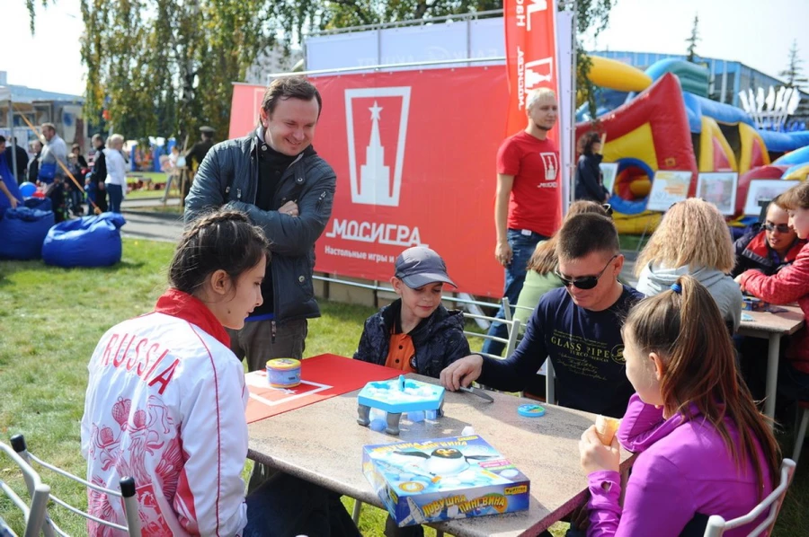 Большая городская игротека прошла на площади Сахарова.