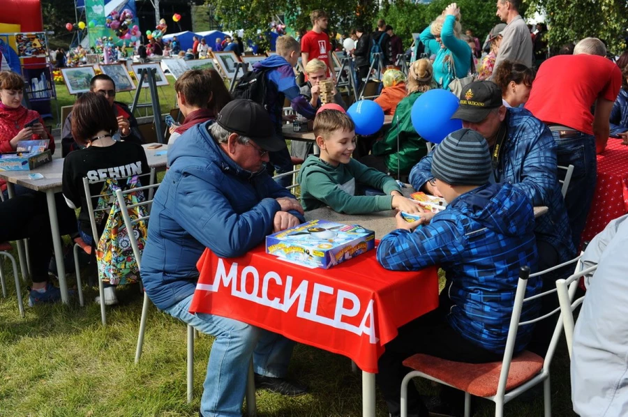 Большая городская игротека прошла на площади Сахарова.