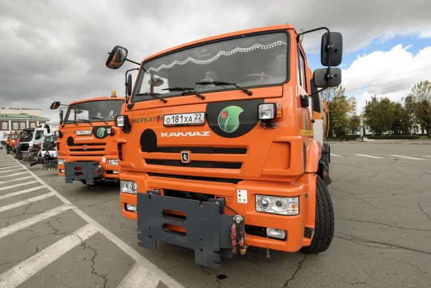 Парад коммунальной техники в Барнауле