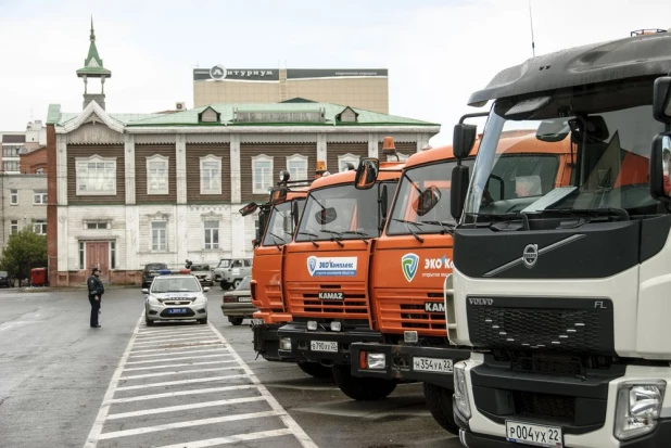 Парад коммунальной техники в Барнауле