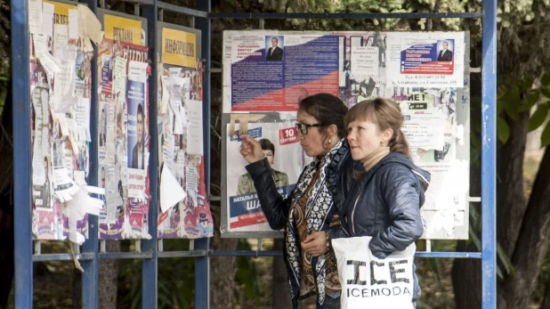 В селе Алтайское перед выборами.