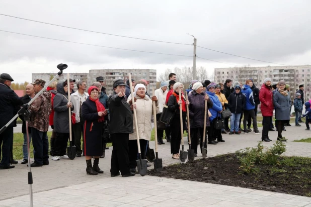 Закладка Аллеи металлургов.