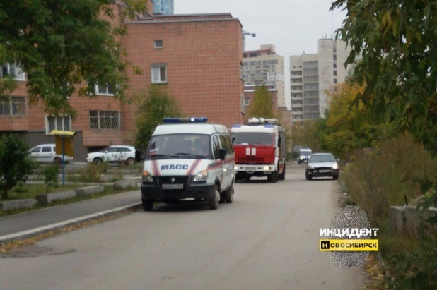 В Новосибирске из-за телефонных террористов эвакуируют людей из десятков зданий.