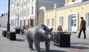 Медведь на "Барнаульском Арбате".